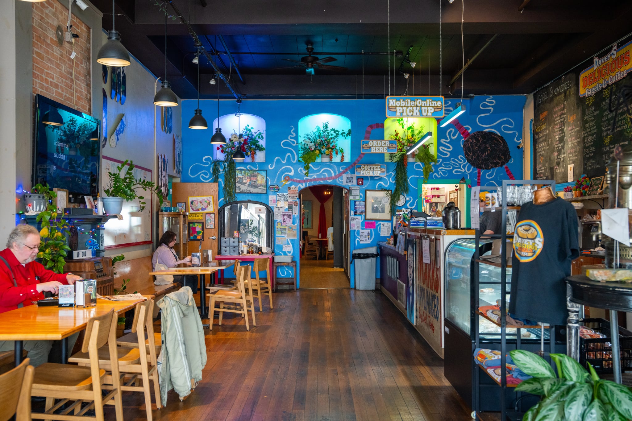 Davey's Delicious Bagels - Inside