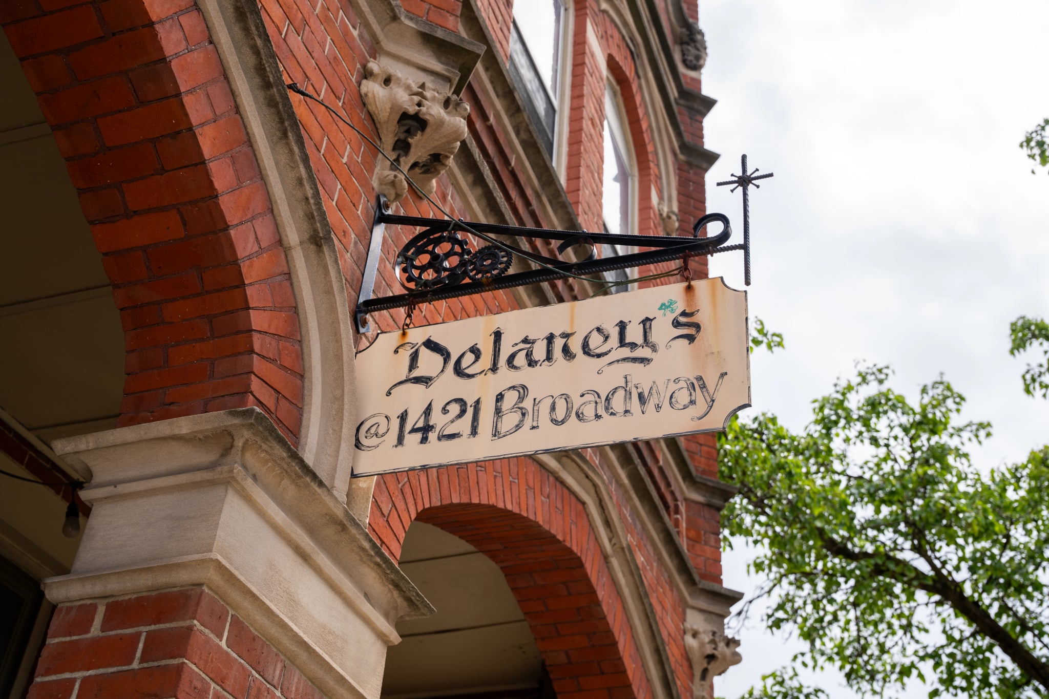 Delaney's Antiques - Sign